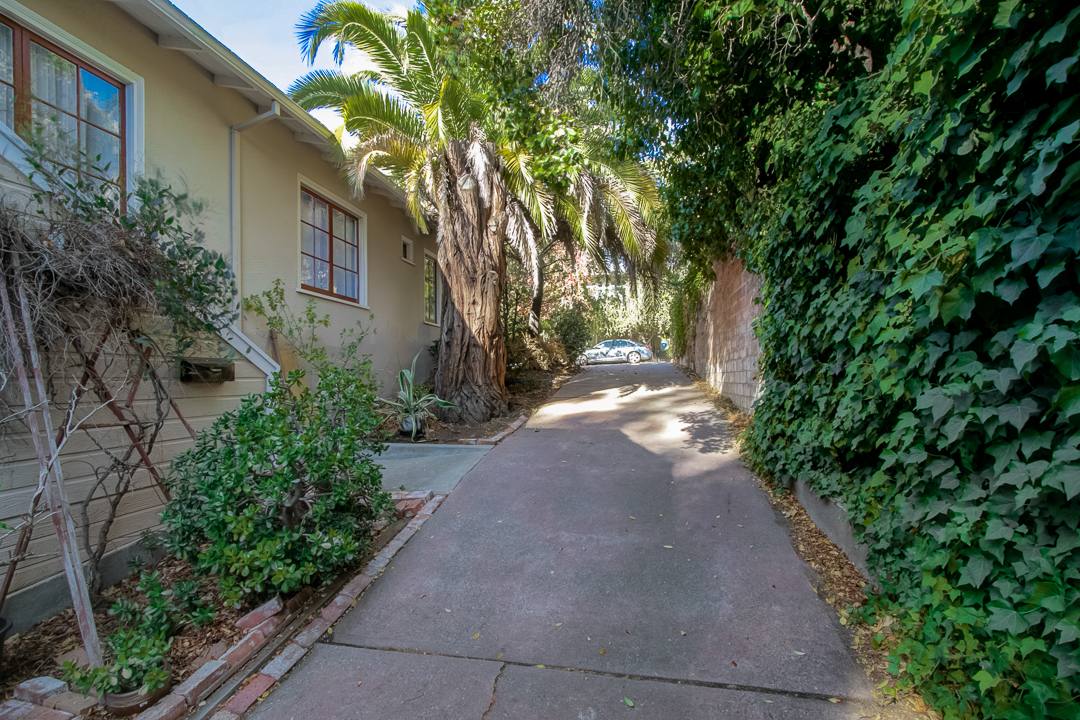 1221 Wellington St, Oakland: listing photo 4