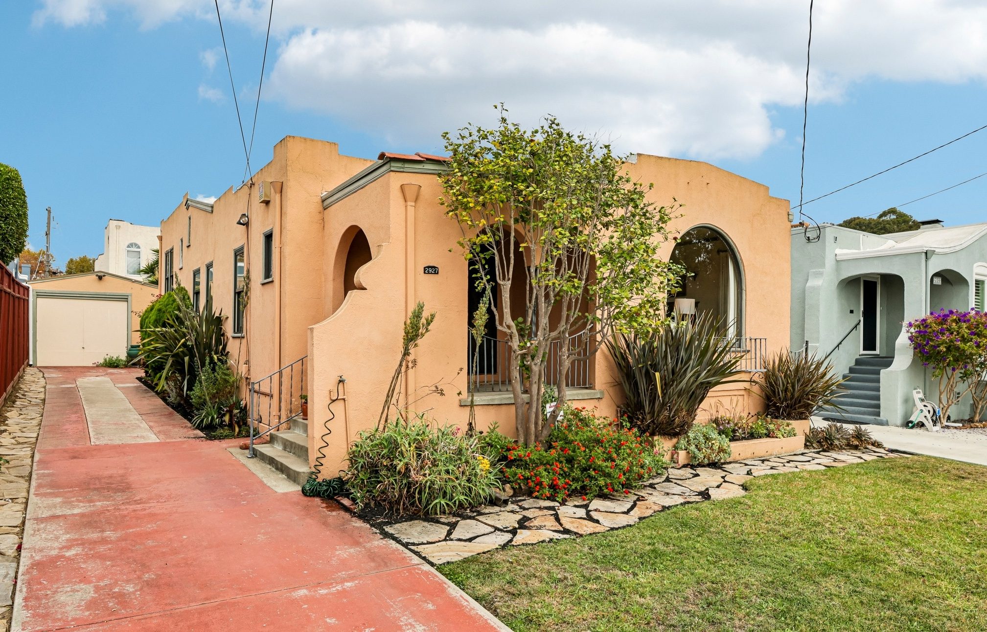 2927 58th Ave, Oakland: front of the home and driveway