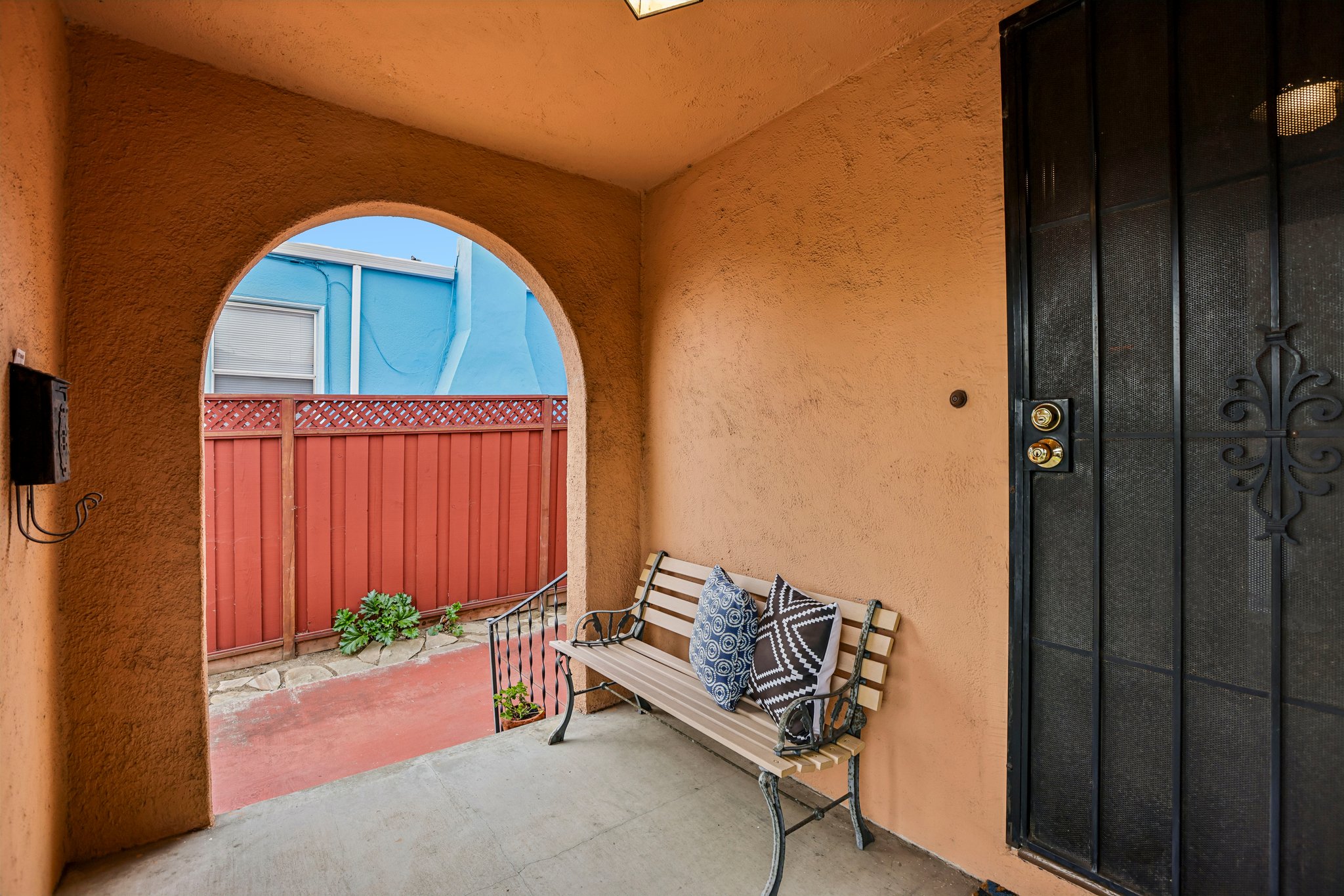 2927 58th Ave, Oakland: covered front porch