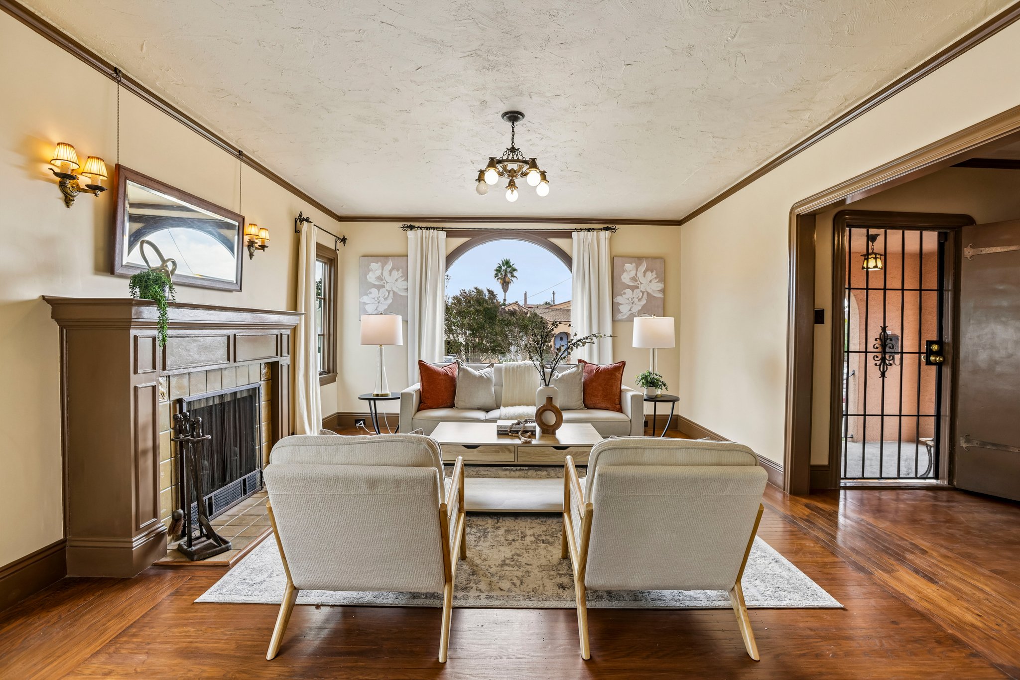 2927 58th Ave, Oakland: living room with fireplace