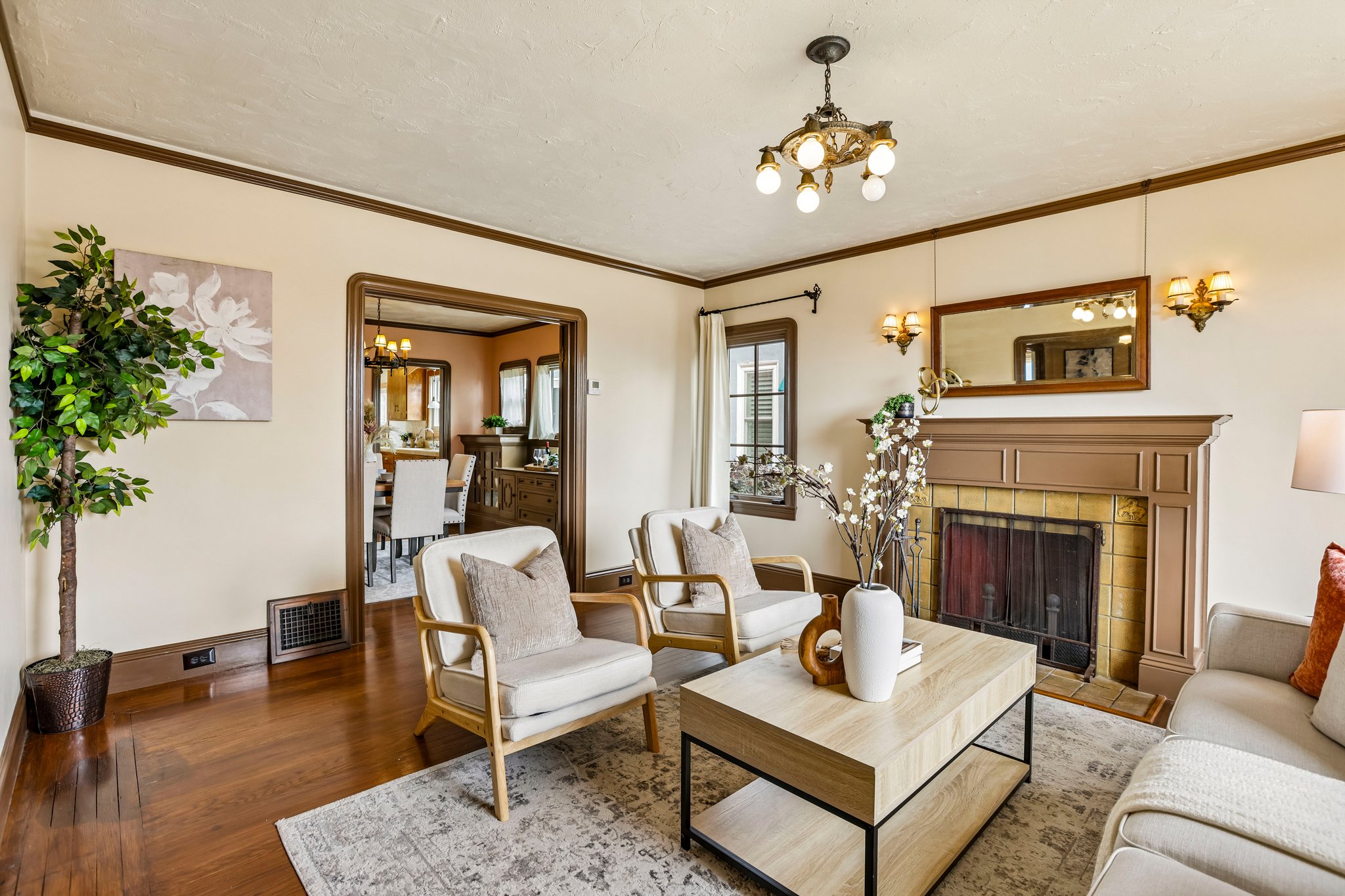 2927 58th Ave, Oakland: living room