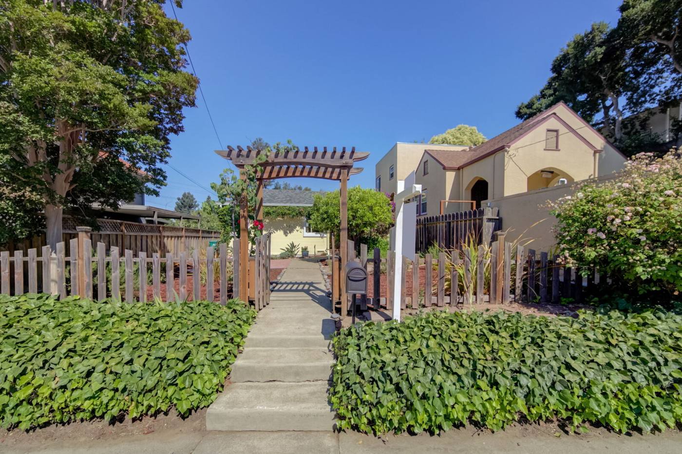 3957 Lyman Rd, Oakland: listing photo 4